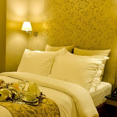קואזון סיטי Pghi Hotel מראה חיצוני תמונה