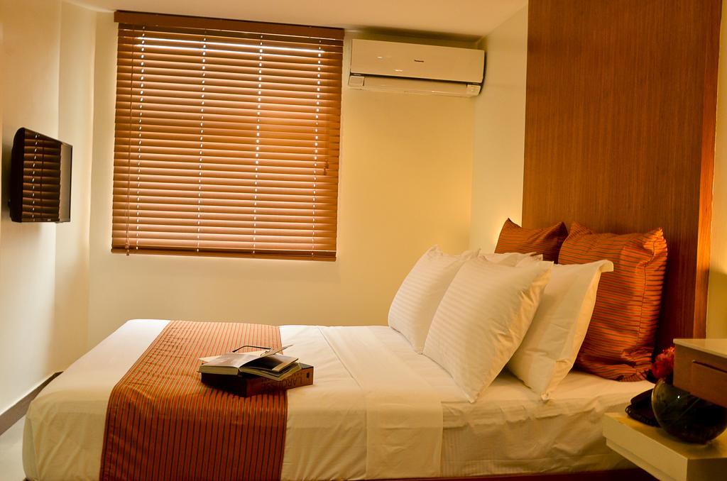 קואזון סיטי Pghi Hotel מראה חיצוני תמונה