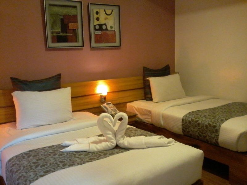 קואזון סיטי Pghi Hotel מראה חיצוני תמונה