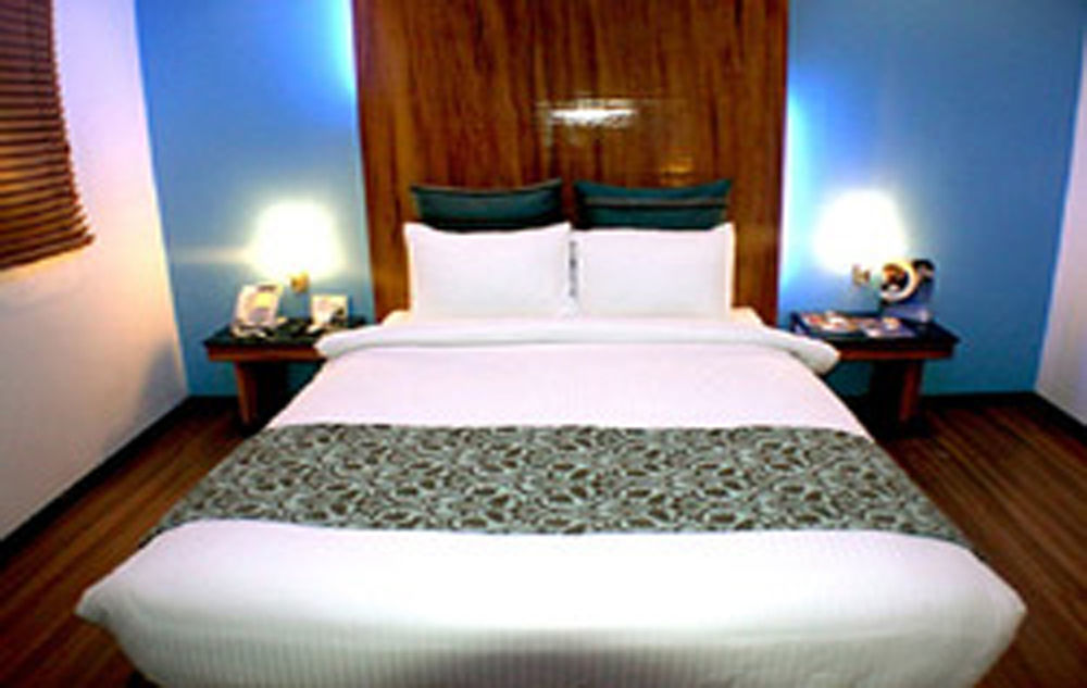 קואזון סיטי Pghi Hotel מראה חיצוני תמונה