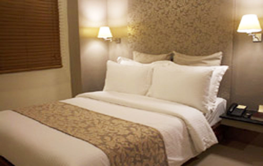 קואזון סיטי Pghi Hotel מראה חיצוני תמונה